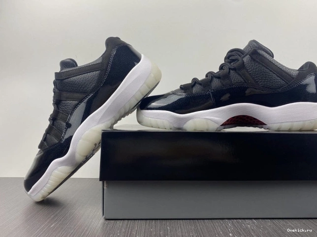 One Kick Jordan Low AV2187-001 Retro Air 72-10 11 0723